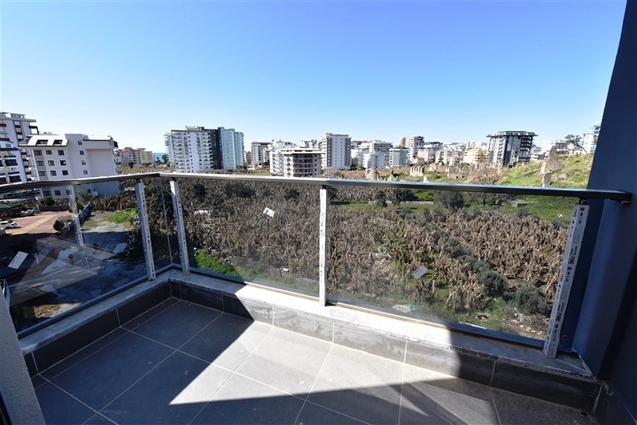 شقة جديدة - غرفة وصالة ضمن مجمع سكني - في محمودلار / الانيا 