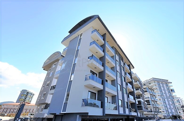 شقة جديدة - غرفة وصالة ضمن مجمع سكني - في محمودلار / الانيا 