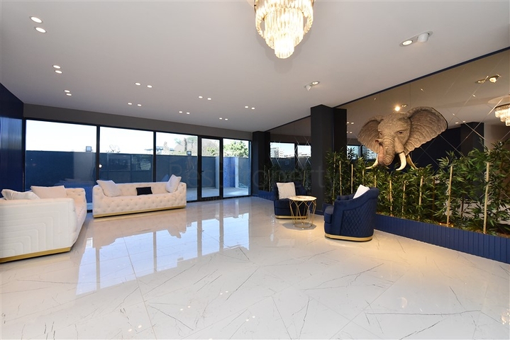 شقة جديدة - غرفة وصالة ضمن مجمع سكني - في محمودلار / الانيا 