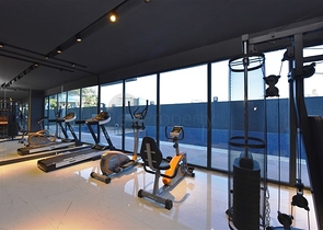 شقة جديدة - غرفة وصالة ضمن مجمع سكني - في محمودلار / الانيا 