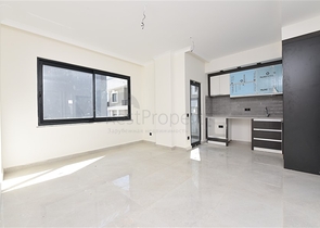 شقة جديدة - غرفة وصالة ضمن مجمع سكني - في محمودلار / الانيا 