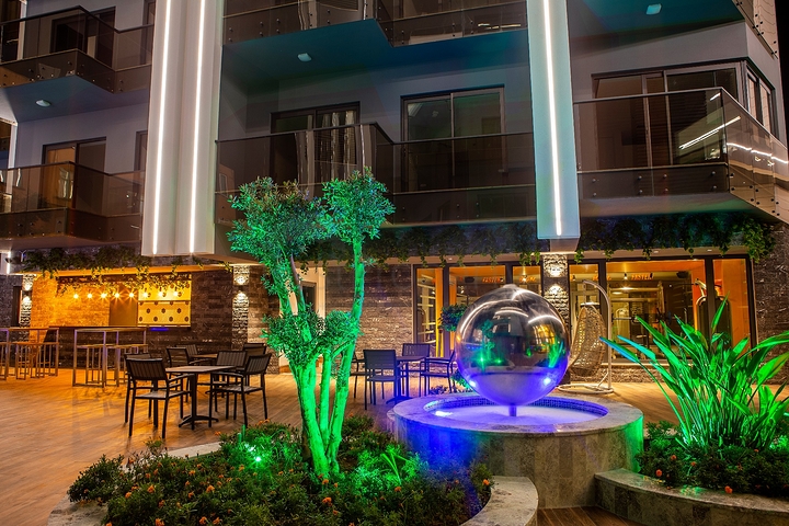 موقع مركزي - شقة غرفة وصالة مفروشة - ضمن مجمع حديث - في مركز الانيا 