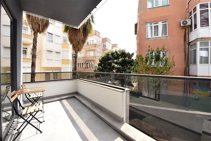 موقع مركزي - شقة غرفة وصالة مفروشة - ضمن مجمع حديث - في مركز الانيا 