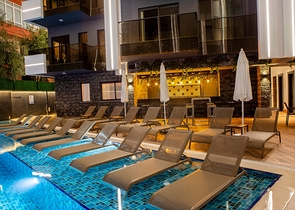 موقع مركزي - شقة غرفة وصالة مفروشة - ضمن مجمع حديث - في مركز الانيا 