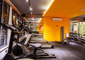 موقع مركزي - شقة غرفة وصالة مفروشة - ضمن مجمع حديث - في مركز الانيا 