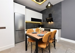 موقع مركزي - شقة غرفة وصالة مفروشة - ضمن مجمع حديث - في مركز الانيا 