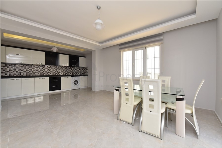 مساحة 340 متر - دوبلكس ارضية ضمن مجمع سكني في منطقة كاستل / الانيا 