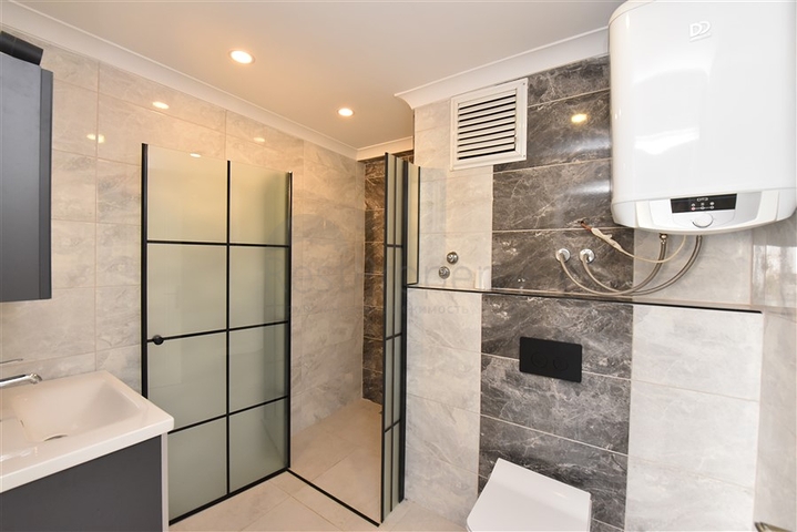 مساحة 340 متر - دوبلكس ارضية ضمن مجمع سكني في منطقة كاستل / الانيا 