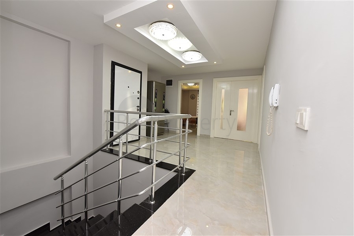 مساحة 340 متر - دوبلكس ارضية ضمن مجمع سكني في منطقة كاستل / الانيا 