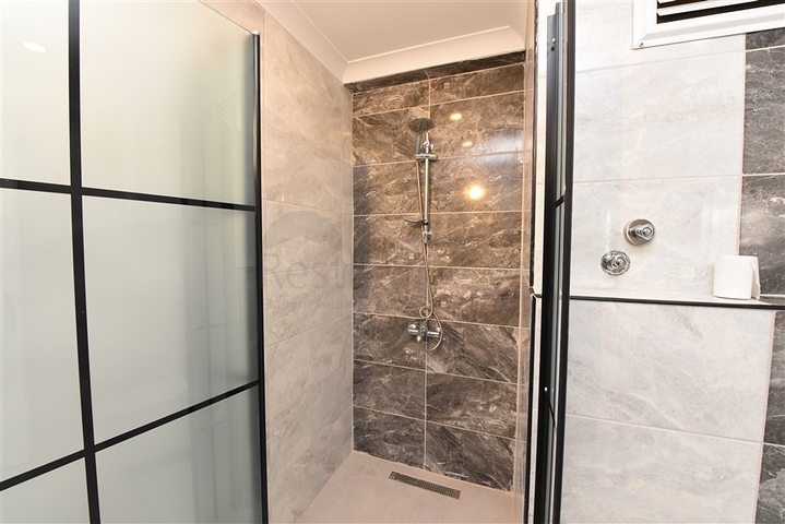 مساحة 340 متر - دوبلكس ارضية ضمن مجمع سكني في منطقة كاستل / الانيا 