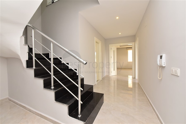 مساحة 340 متر - دوبلكس ارضية ضمن مجمع سكني في منطقة كاستل / الانيا 