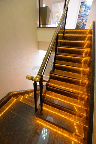 اطلالة بحر - دوبلكس فاخرة -5 غرف نوم وصالتين - في محمودلار / الانيا