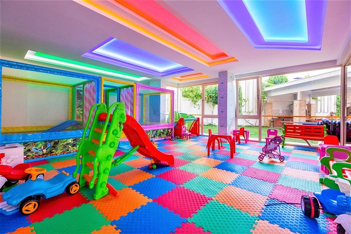 اطلالة بحر - دوبلكس فاخرة -5 غرف نوم وصالتين - في محمودلار / الانيا