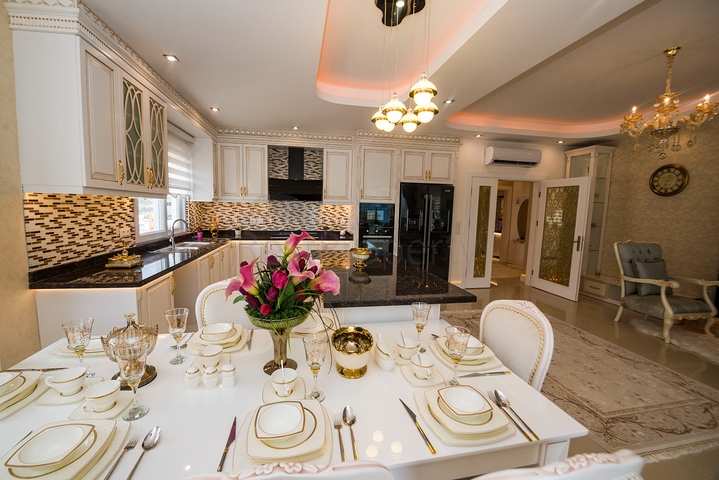 اطلالة بحر - دوبلكس فاخرة -5 غرف نوم وصالتين - في محمودلار / الانيا