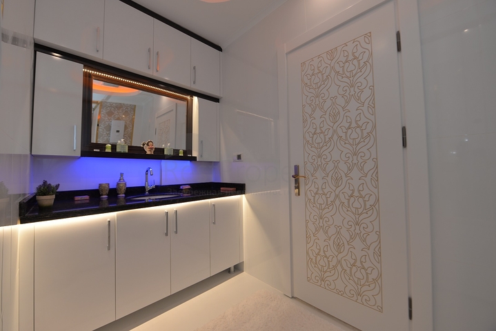 اطلالة بحر - دوبلكس فاخرة -5 غرف نوم وصالتين - في محمودلار / الانيا