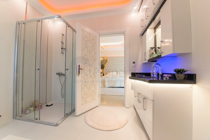 اطلالة بحر - دوبلكس فاخرة -5 غرف نوم وصالتين - في محمودلار / الانيا