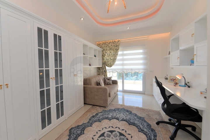 اطلالة بحر - دوبلكس فاخرة -5 غرف نوم وصالتين - في محمودلار / الانيا