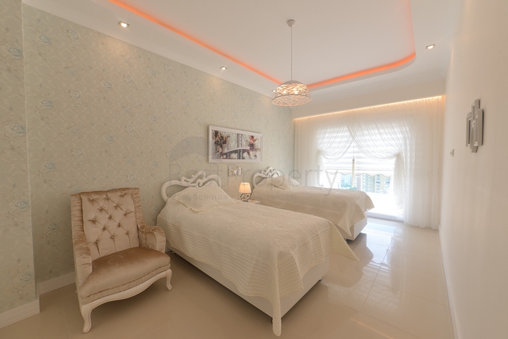 اطلالة بحر - دوبلكس فاخرة -5 غرف نوم وصالتين - في محمودلار / الانيا