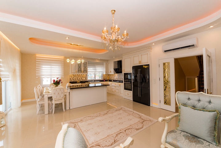 اطلالة بحر - دوبلكس فاخرة -5 غرف نوم وصالتين - في محمودلار / الانيا