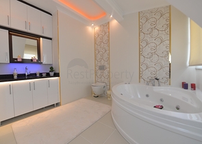 اطلالة بحر - دوبلكس فاخرة -5 غرف نوم وصالتين - في محمودلار / الانيا