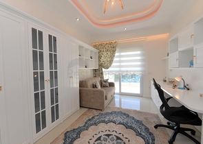 اطلالة بحر - دوبلكس فاخرة -5 غرف نوم وصالتين - في محمودلار / الانيا