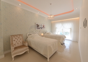 اطلالة بحر - دوبلكس فاخرة -5 غرف نوم وصالتين - في محمودلار / الانيا