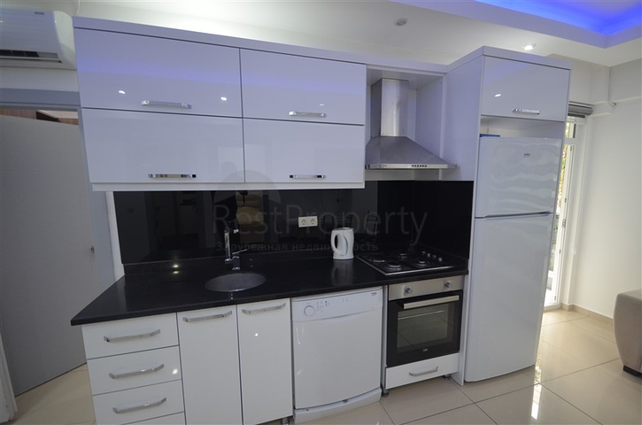 موقع مميز - شقة غرفتين وصالة ضمن مجمع سكني - جانب شاطئ كليوباترا / الانيا 