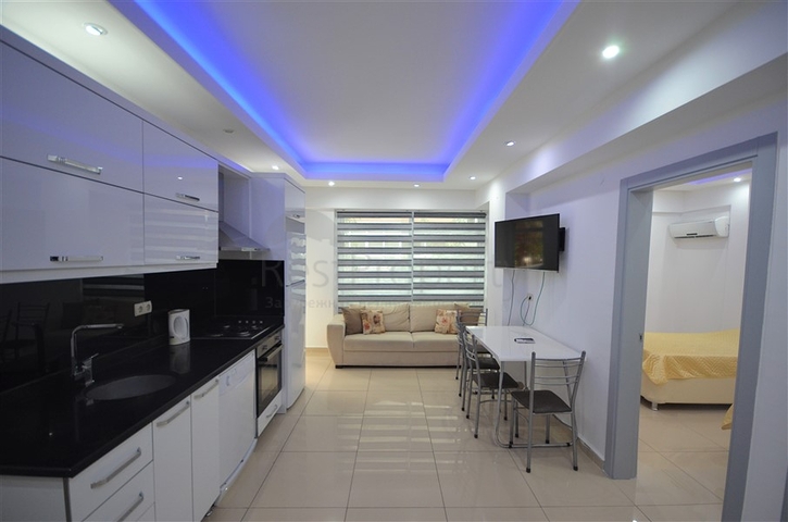 موقع مميز - شقة غرفتين وصالة ضمن مجمع سكني - جانب شاطئ كليوباترا / الانيا 