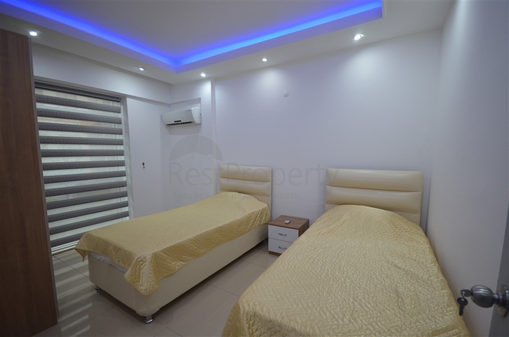 موقع مميز - شقة غرفتين وصالة ضمن مجمع سكني - جانب شاطئ كليوباترا / الانيا 