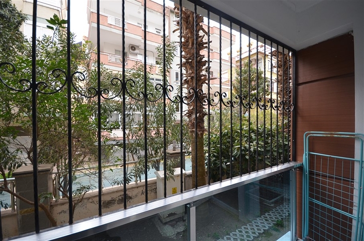 موقع مميز - شقة غرفتين وصالة ضمن مجمع سكني - جانب شاطئ كليوباترا / الانيا 