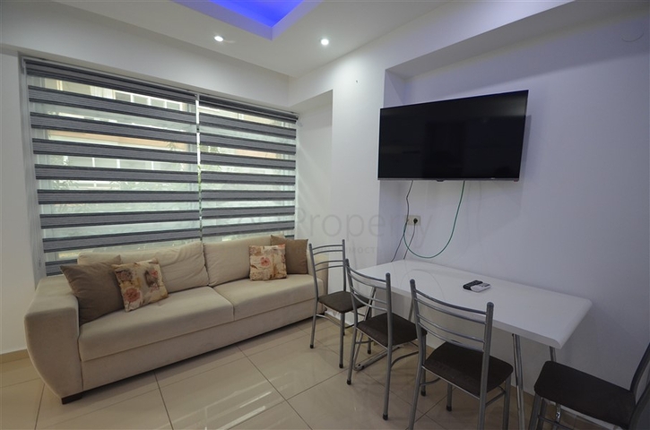 موقع مميز - شقة غرفتين وصالة ضمن مجمع سكني - جانب شاطئ كليوباترا / الانيا 