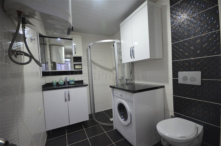 موقع مميز - شقة غرفتين وصالة ضمن مجمع سكني - جانب شاطئ كليوباترا / الانيا 