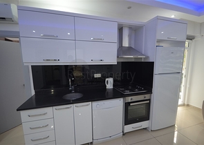 موقع مميز - شقة غرفتين وصالة ضمن مجمع سكني - جانب شاطئ كليوباترا / الانيا 