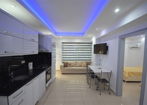 موقع مميز - شقة غرفتين وصالة ضمن مجمع سكني - جانب شاطئ كليوباترا / الانيا 