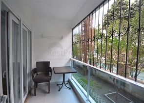 موقع مميز - شقة غرفتين وصالة ضمن مجمع سكني - جانب شاطئ كليوباترا / الانيا 