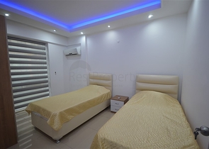 موقع مميز - شقة غرفتين وصالة ضمن مجمع سكني - جانب شاطئ كليوباترا / الانيا 