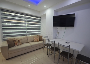 موقع مميز - شقة غرفتين وصالة ضمن مجمع سكني - جانب شاطئ كليوباترا / الانيا 