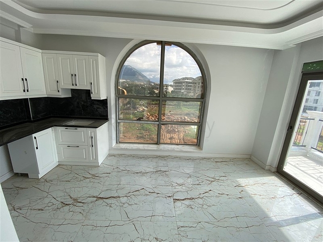 مجمع فاخر - شقة غرفة وصالة - في منطقة اوبا / الانيا 