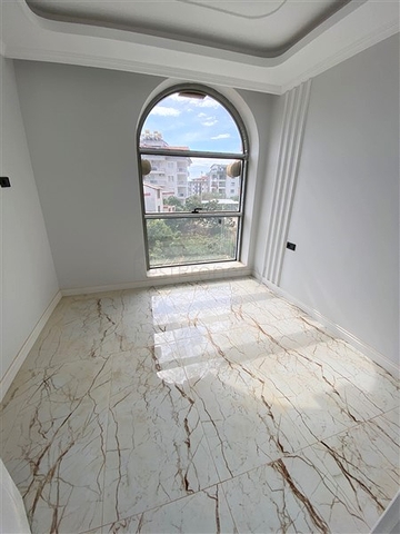 مجمع فاخر - شقة غرفة وصالة - في منطقة اوبا / الانيا 