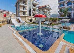 مجمع فاخر - شقة غرفة وصالة - في منطقة اوبا / الانيا 