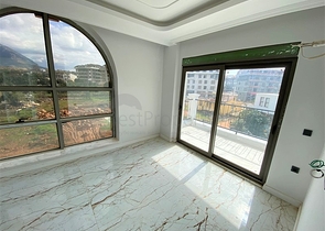 مجمع فاخر - شقة غرفة وصالة - في منطقة اوبا / الانيا 