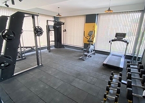 مجمع فاخر - شقة غرفة وصالة - في منطقة اوبا / الانيا 