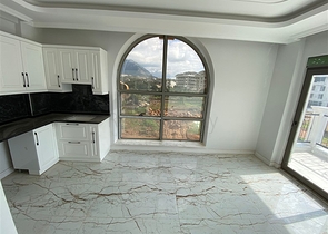 مجمع فاخر - شقة غرفة وصالة - في منطقة اوبا / الانيا 