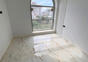 مجمع فاخر - شقة غرفة وصالة - في منطقة اوبا / الانيا 