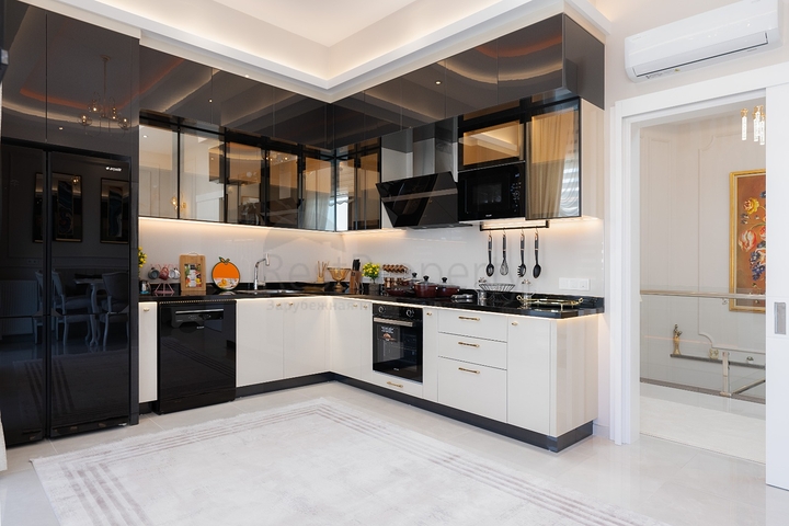 دوبلكس فاخرة - 4 غرف وصالة - ضمن مجمع 5 نحوم - في محمودلار / الانيا 