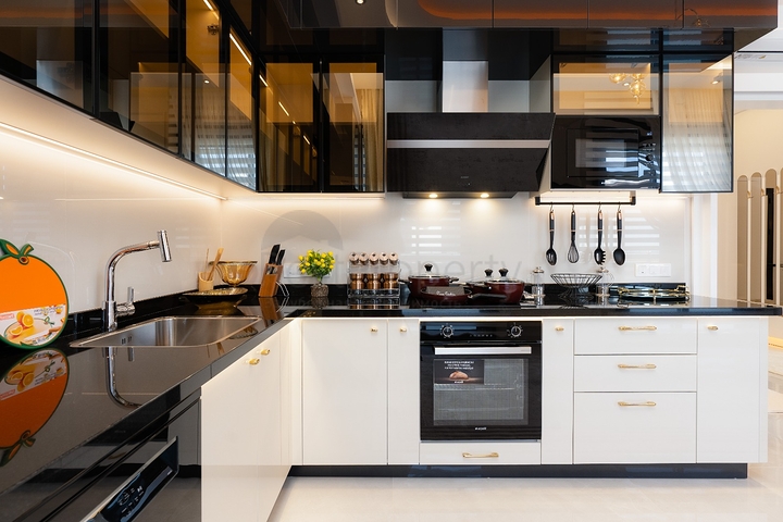 دوبلكس فاخرة - 4 غرف وصالة - ضمن مجمع 5 نحوم - في محمودلار / الانيا 