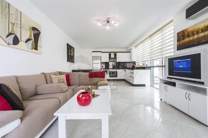 قريبة من البحر - شقة غرفتين وصالة مفروشة - مجمع انيق - في اوبا / الانيا 