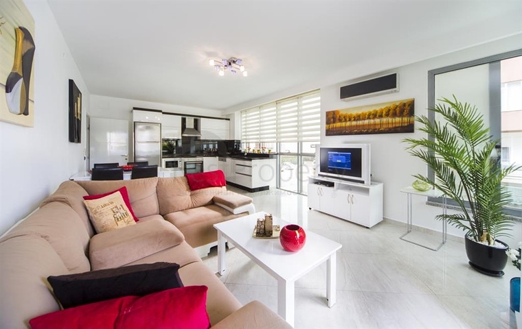 قريبة من البحر - شقة غرفتين وصالة مفروشة - مجمع انيق - في اوبا / الانيا 