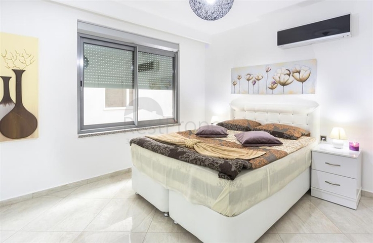 قريبة من البحر - شقة غرفتين وصالة مفروشة - مجمع انيق - في اوبا / الانيا 