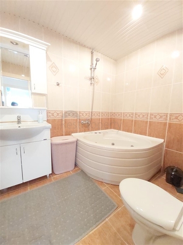 قريبة من البحر والخدمات - شقة غرفين وصالة مفروشة -في محمودلار / الانيا 